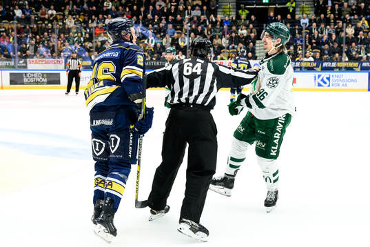 HV71s Tommi Tikka och Färjestads David Tomasek