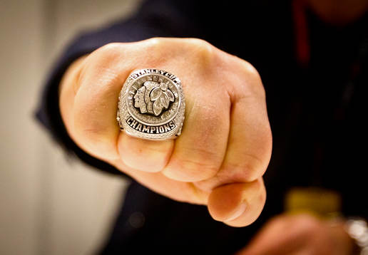 Mats Hallin med sin Stanley cup ring från Chicago