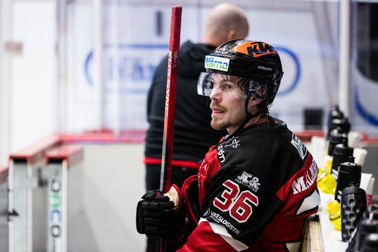 Örebros Emil Larsson deppar