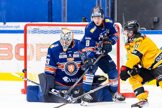Växjös målvakt Emil Larmi och Zachary Giuttari