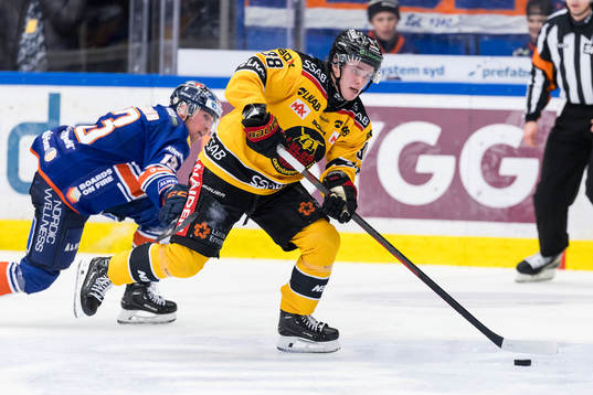 Växjös Dylan McLaughlin och Luleås Olli Nikupeteri
