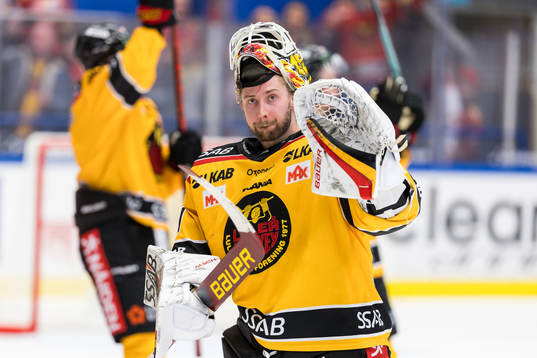 Luleås målvakt Joel Lassinantti jublar