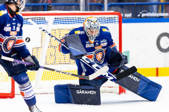 Växjös målvakt Emil Larmi när Luleå gör mål 0-1