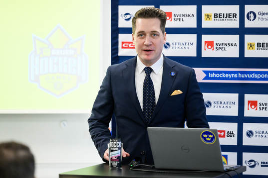 Tre Kronors förbundskapten Sam Hallam