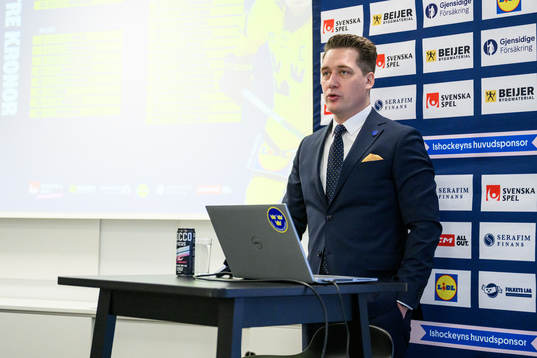 Tre Kronors förbundskapten Sam Hallam