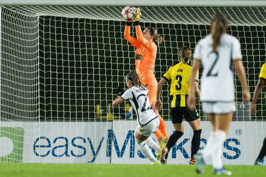Athenea of Real Madrid and goalkeeper Jennifer Falk of