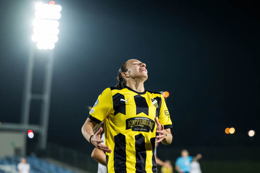 Rusul Rosa Kafaji of Häcken reacts