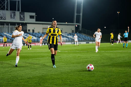 Rusul Rosa Kafaji of Häcken reacts