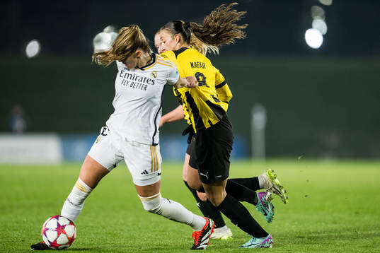 Sandie Toletti of Real Madrid and Rusul Rosa Kafaji of