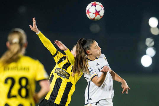 Filippa Curmark of Häcken and Olaya of Real Madrid