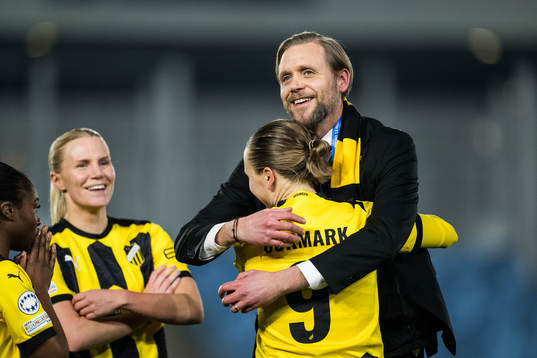 Filippa Curmark of Häcken celebrates with club manager