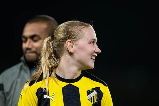 Johanna Fossdalsá Sørensen of Häcken celebrates