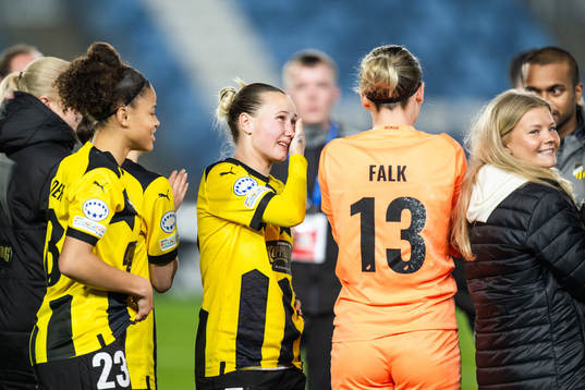 Felicia Schröder, Marika Bergman Lundin and goalkeeper