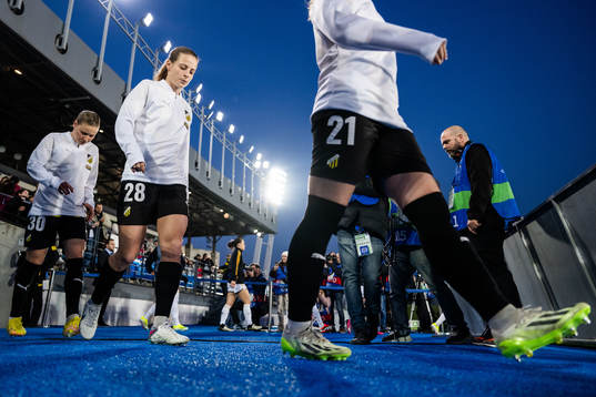Anna Anvegård of Häcken enters the pitch