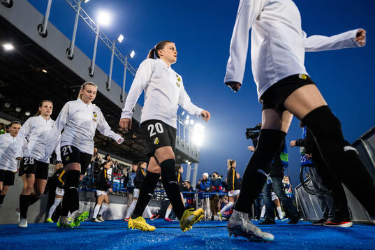 Hanna Wijk of Häcken enters the pitch