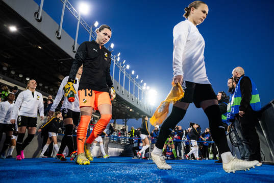 Goalkeeper Jennifer Falk of Häcken enters the pitch