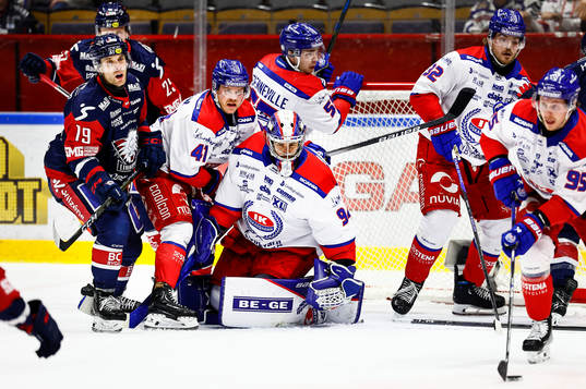 Linköpings Patrick Russell och Oskarshamns målvakt Marek
