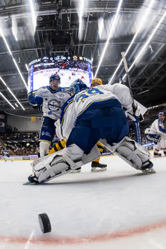 Leksands målvakt Filip Larsson deppar
