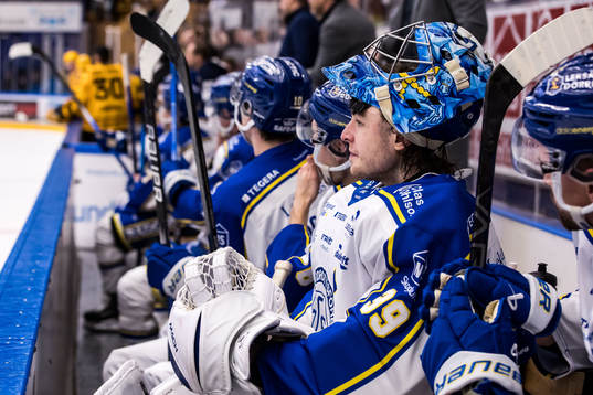 Leksands målvakt Filip Larsson deppar