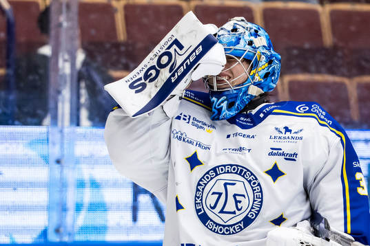 Leksands målvakt Filip Larsson deppar