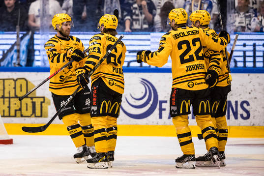 Skellefteås spelarna jublar