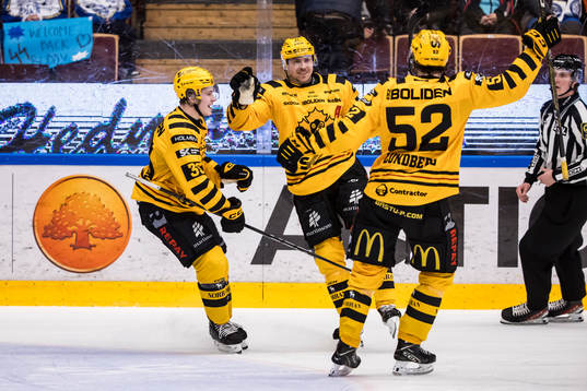 Skellefteås spelarna jublar