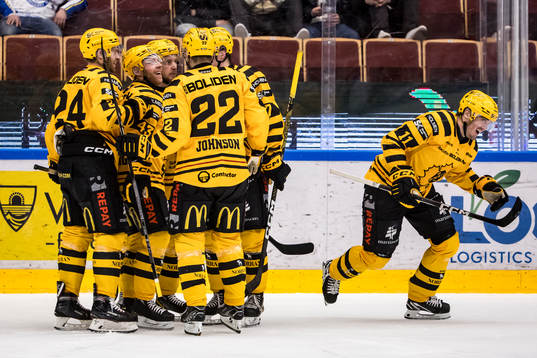 Skellefteås spelarna jublar