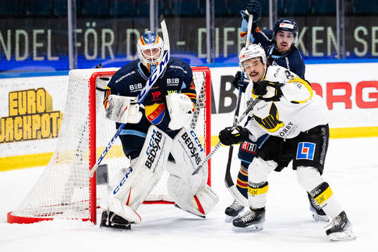 uVästerås Markus Oden oroar framför Djurgårdens