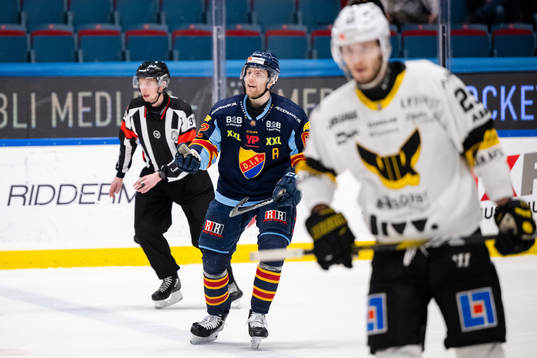 Djurgårdens Wiktor Nilsson reagerar på domslut