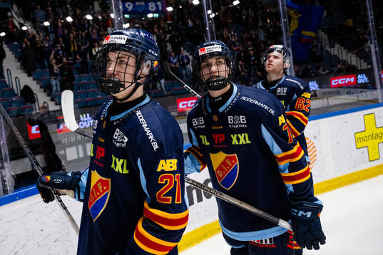 Djurgårdens Linus Eriksson och Victor Eklund  jublar