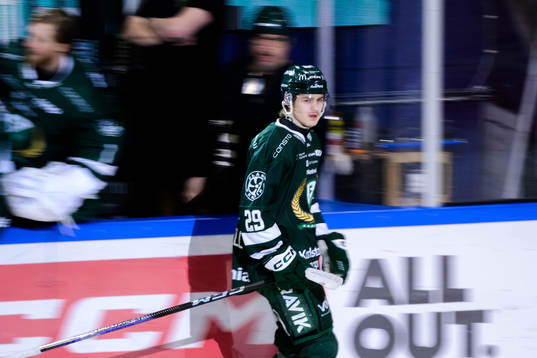 Färjestads Lucas Forsell jublar