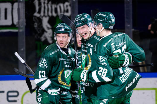 Färjestads Victor Ejdsell jublar