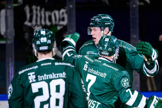 Färjestads Victor Ejdsell jublar