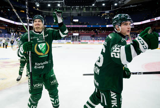 Färjestads David Tomasek och Joel Nyström jublar