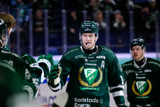 Färjestads Victor Ejdsell jublar