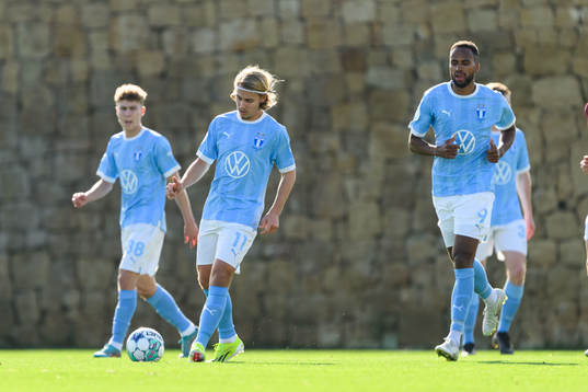 Sebastian Nanasi and Isaac Kiese Thelin of Malmö FF looks