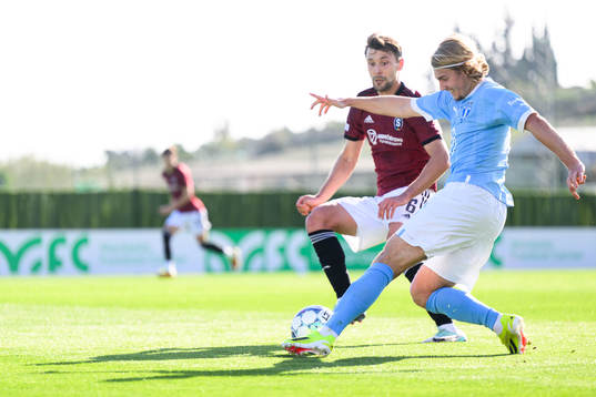 Kaan Kairinen of Sparta Prag and Sebastian Nanasi of Malmö
