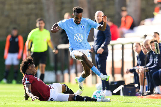Angelo Preciado of Sparta Prag and Taha Ali of Malmö FF