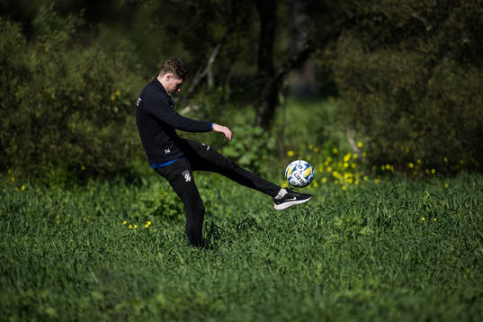 IFK Göteborgs Gustaf Norlin letar bollar