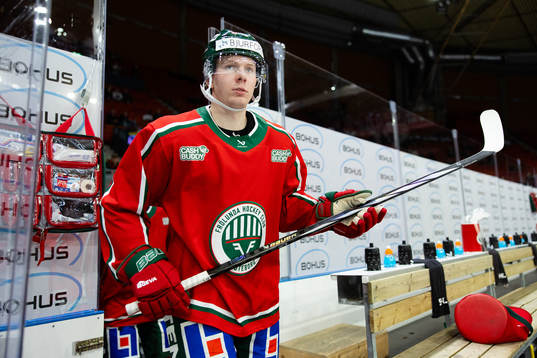 Frölundas Otto Stenberg på värmningen innan
