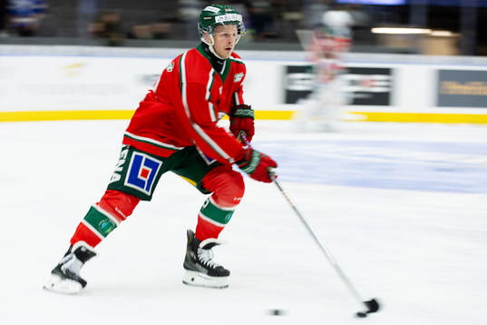 Frölundas Max Friberg på värmningen innan