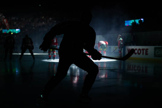 Frölundas Erik Borg innan ishockeymatchen i SHL mellan