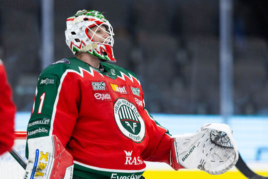 Frölundas målvakt Lars Johansson jublar