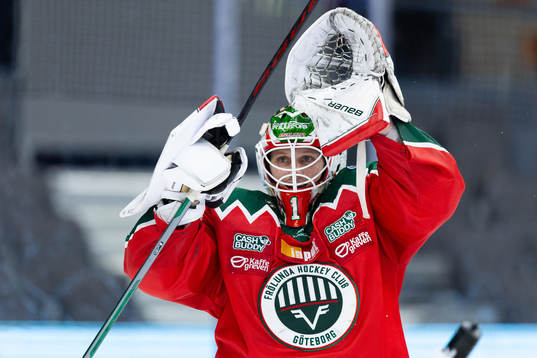 Frölundas målvakt Lars Johansson jublar