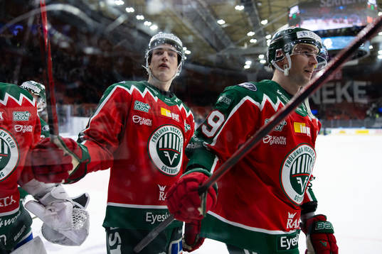 Frölundas David Edstrom och Mikael Ruohomaa  jublar och