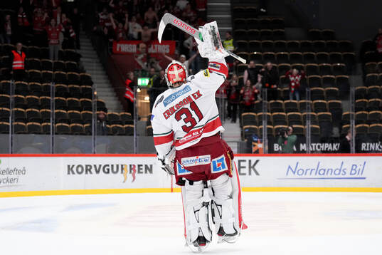 MoDos målvakt Olle Eriksson Ek jublar