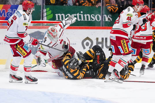 MoDos målvakt Olle Eriksson Ek och Skellefteås Max