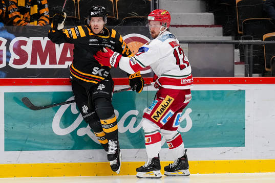 Skellefteås Oscar Lindberg och MoDos Riley Woods
