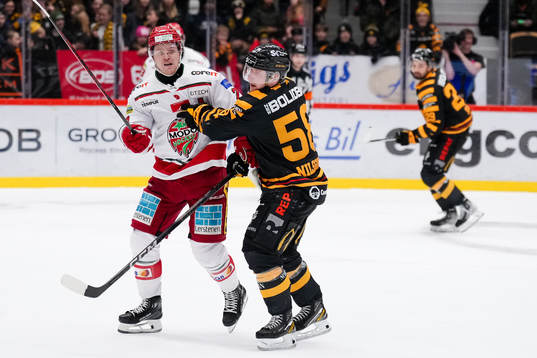 MoDos Mikkel Aagaard och Skellefteås Oskar Nilsson