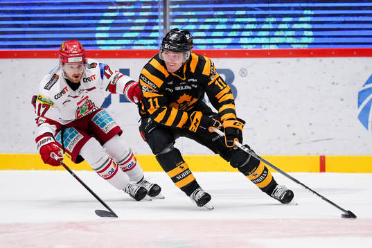 MoDos Riley Woods och Skellefteås Max Lindholm